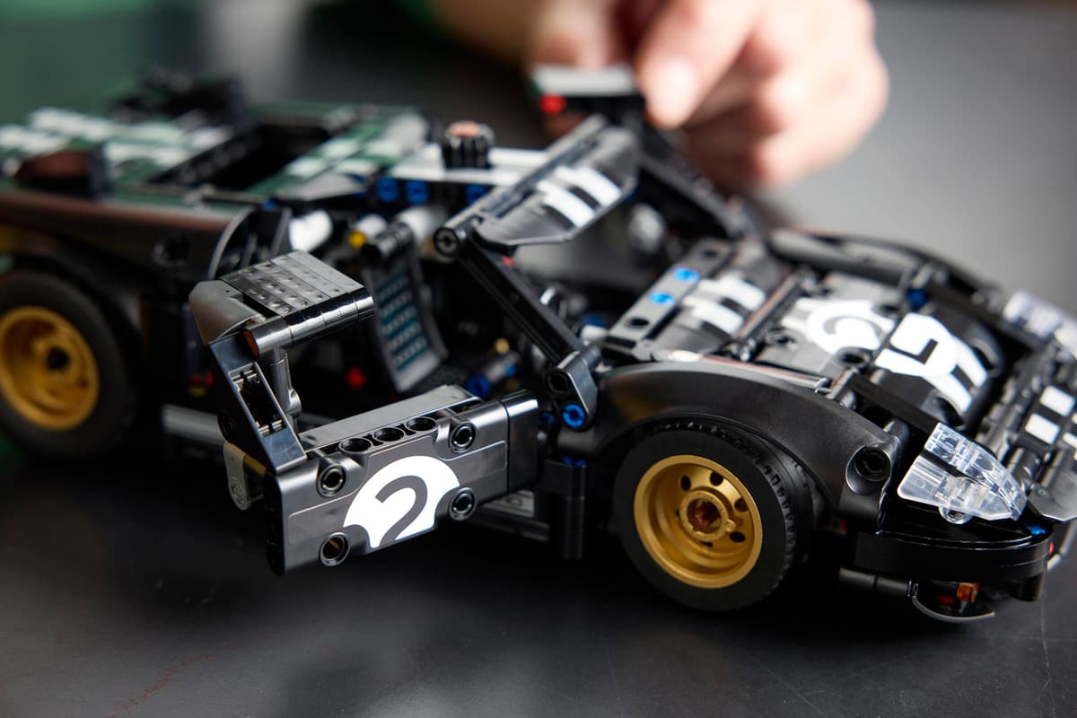 LEGO Technic 1966 Ford GT40 MKII Race Car - 42223